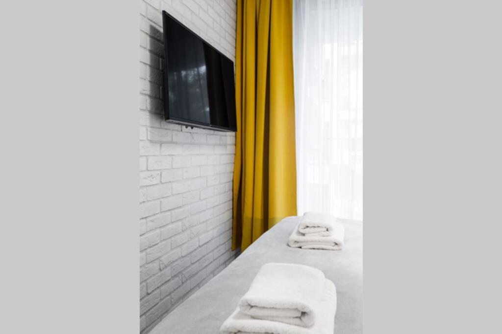 Househost Apartment: Miodowa 42/8A Street คราคูฟ ภายนอก รูปภาพ