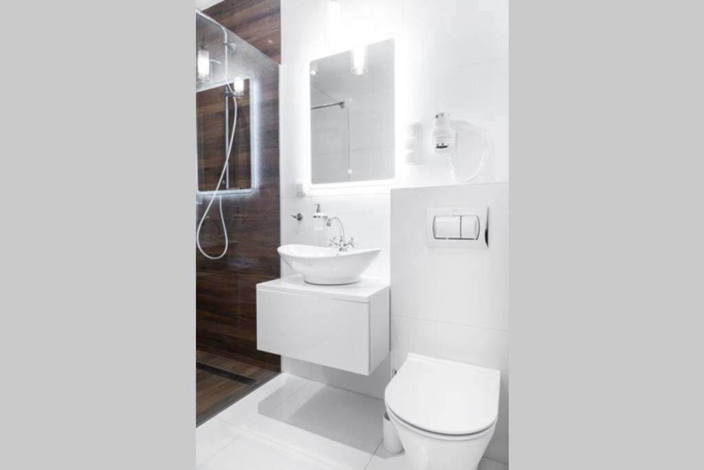 Househost Apartment: Miodowa 42/8A Street คราคูฟ ภายนอก รูปภาพ