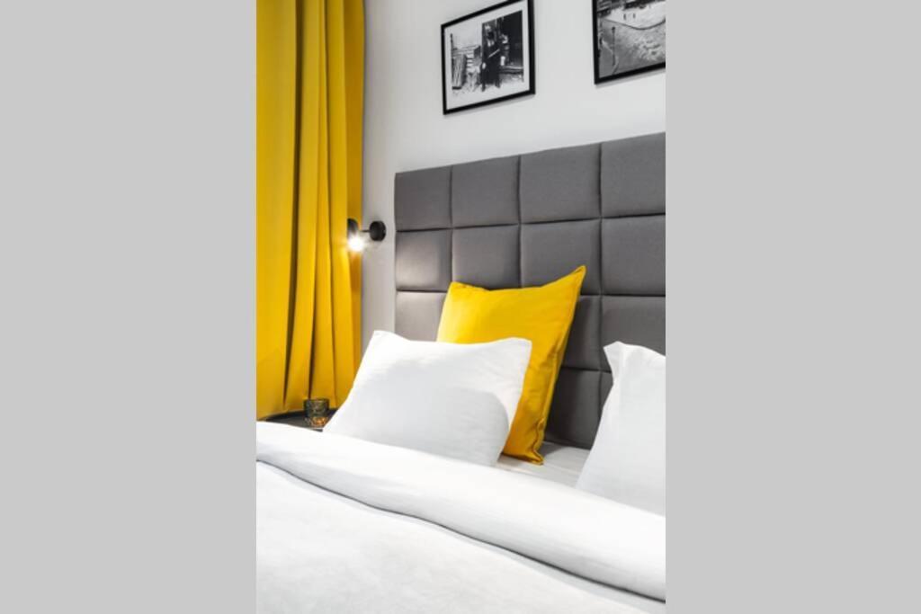 Househost Apartment: Miodowa 42/8A Street คราคูฟ ภายนอก รูปภาพ