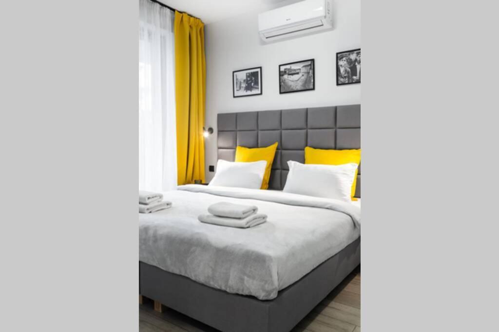 Househost Apartment: Miodowa 42/8A Street คราคูฟ ภายนอก รูปภาพ